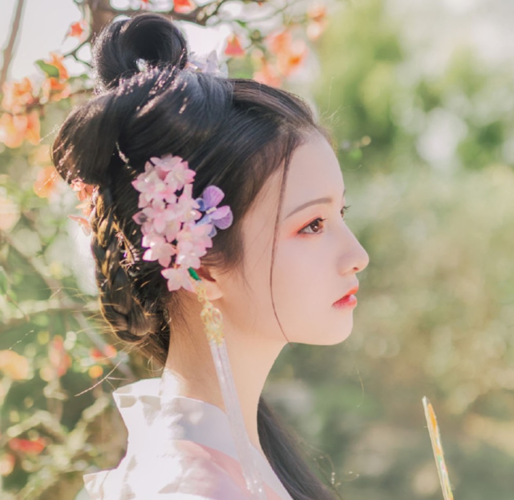古风真人女生头像:黄昏乍拆秋千,空锁满屏花雨