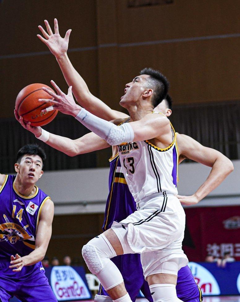 赛季结束后,国家队四大后卫确定,赵继伟落选,全是杜锋