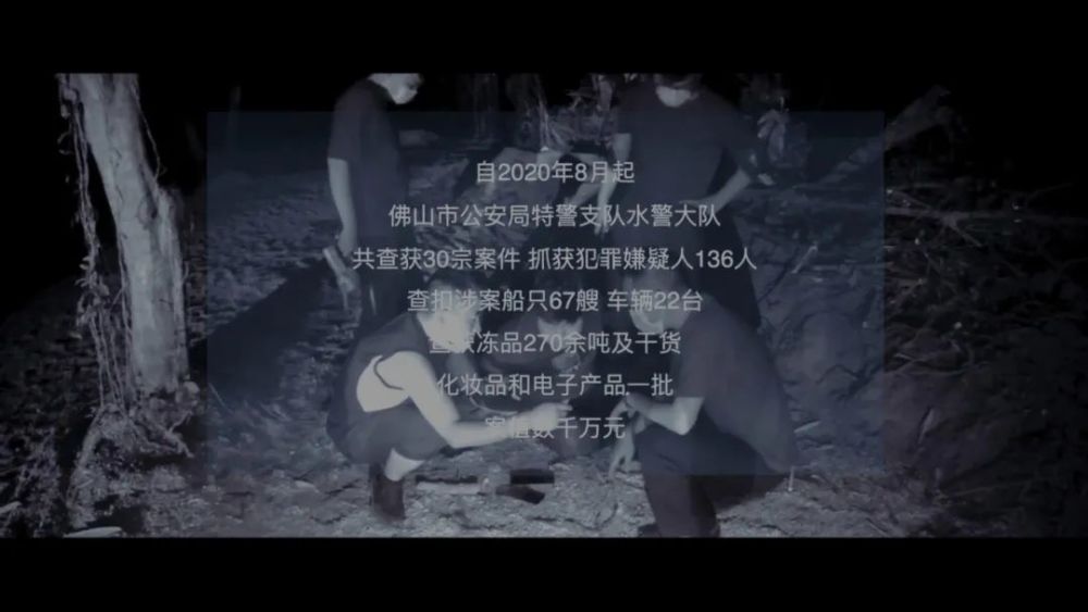 嫌疑人挥着长砍刀向他劈去危急时刻他忍着剧痛