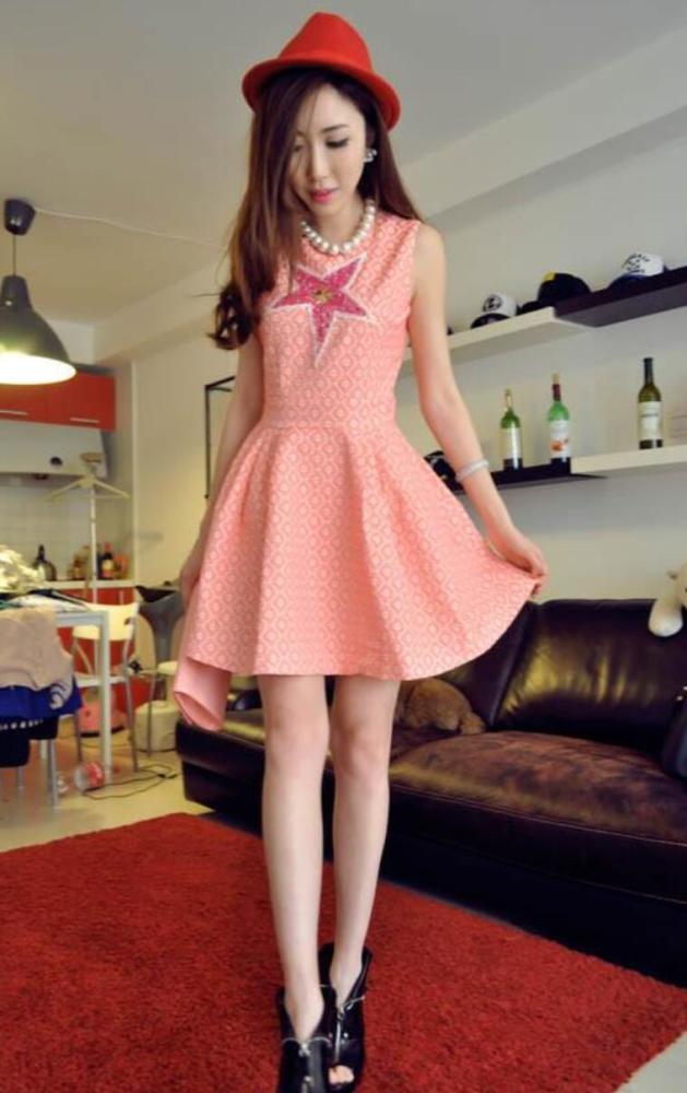 日常穿搭:粉色裙子配什么颜色的鞋子,这4种出彩,你喜欢哪种?