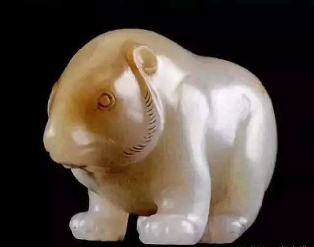梦境守护，玉狗与玉狮子的神秘寓意