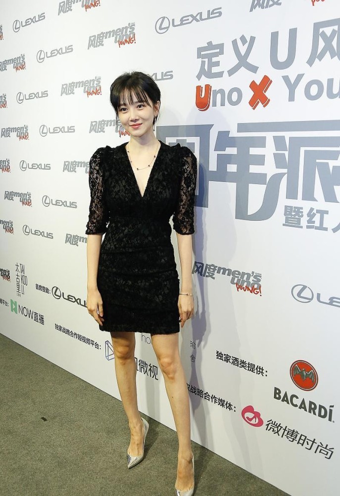 陈小纭穿这么酷,画的浓妆看着却不太年轻,还是淡妆好看