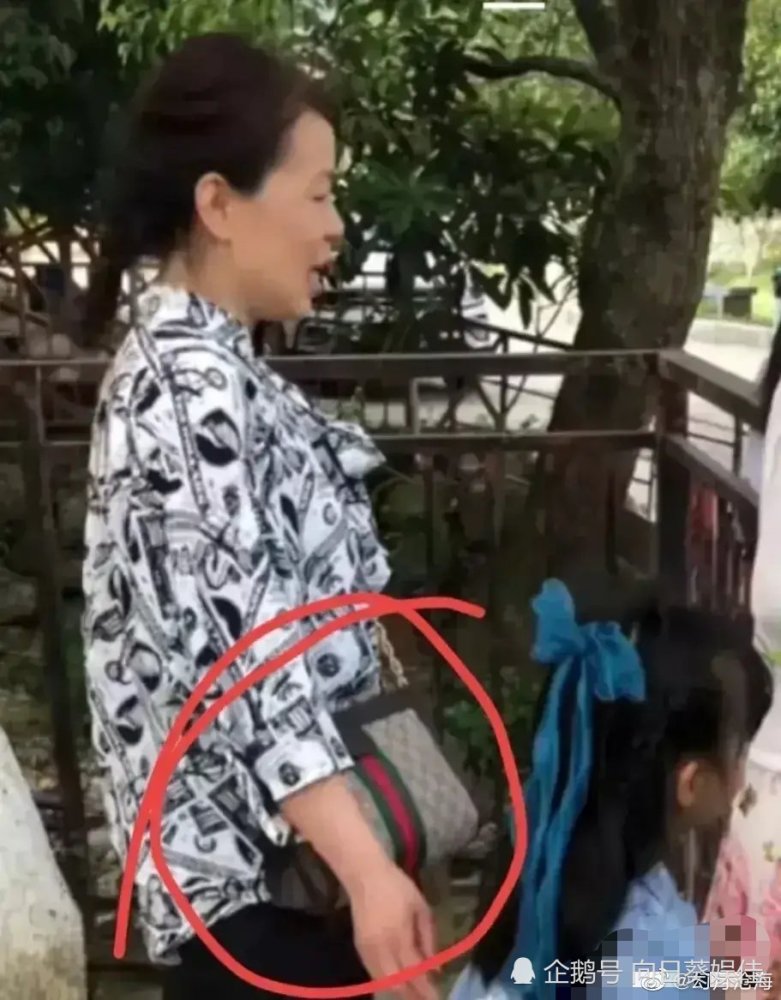 错换人生28年,姚策养母,郭威生母许敏的包包和房子引关注,她其实并没