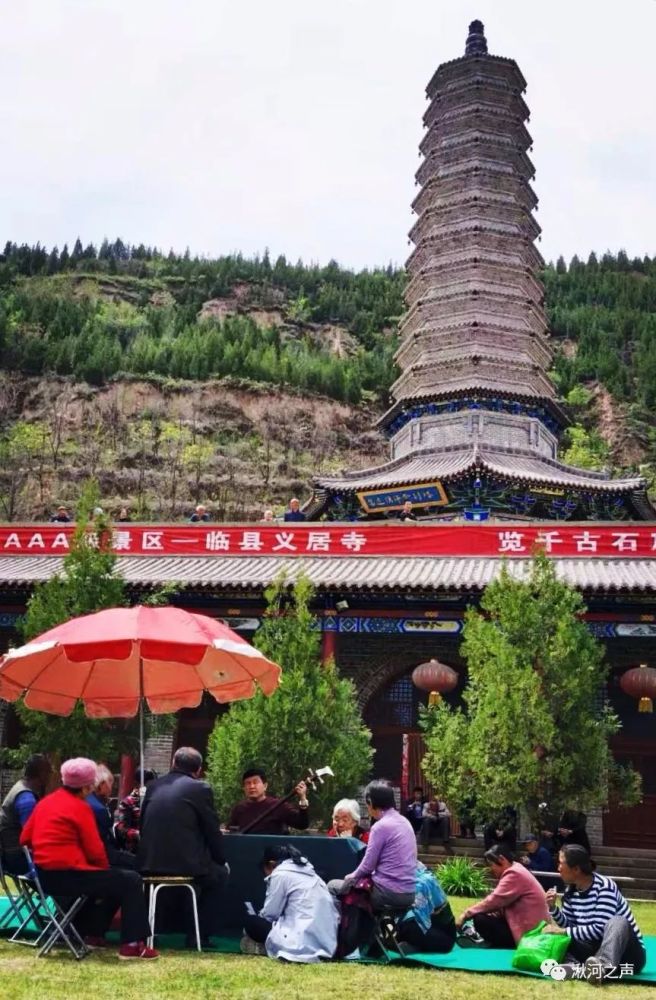 临县义居寺五一小长假一幕现场人山人海