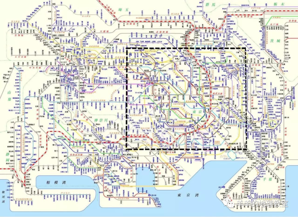东京都市圈的轨道交通网络(包括铁路,地铁,轻轨等),黑框为都核心区