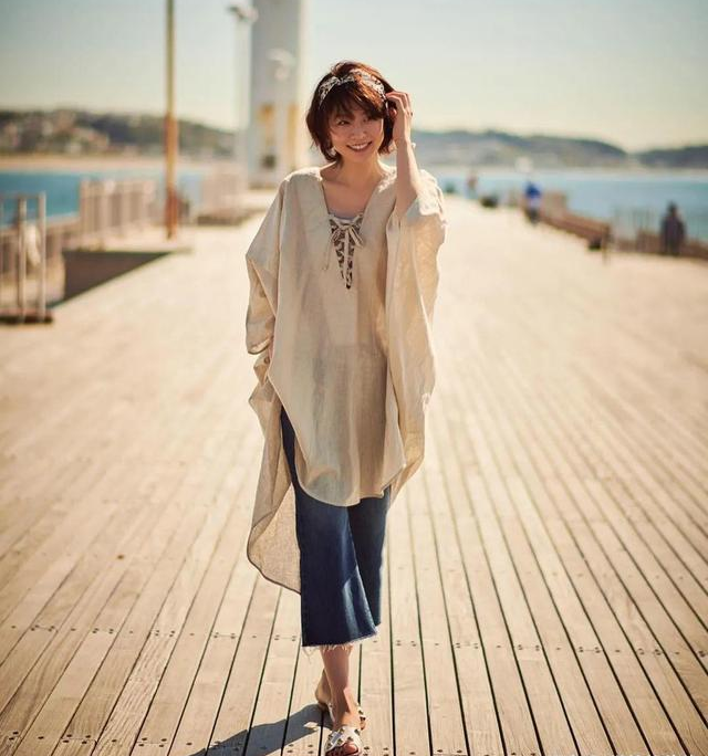 女人50岁后别乱穿,日本时尚博主的私服美装,美得让人猜不出年龄