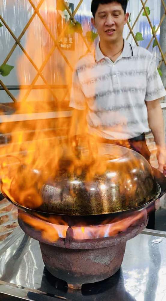 人均40,顺德勒流这家粤菜店,传统火焰醉鹅和想象中的味道不一样