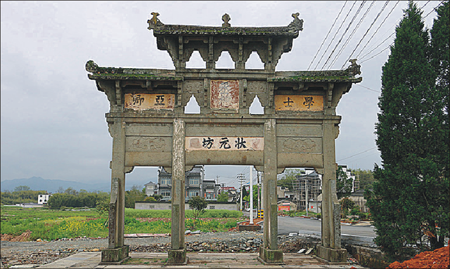 歙县,国家五a景区边上有着一个著名的文化古村落,不去