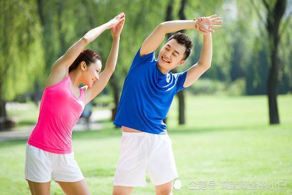 运动锻炼可以延缓身体的衰老,维持较年轻的体态,年轻时期身体体能都