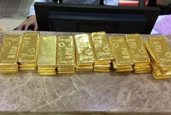 去银行买了一堆金条,让他们回收却推三阻四,难道这金子有问题?
