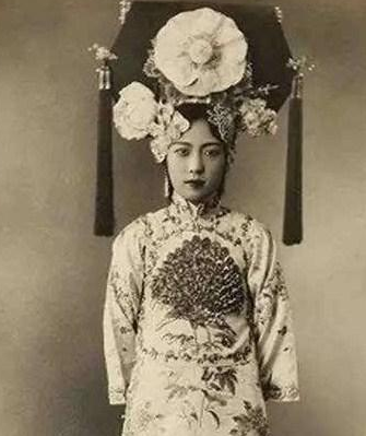 谁说清朝皇室无美女?1890年的这张照片惊艳了多少人?