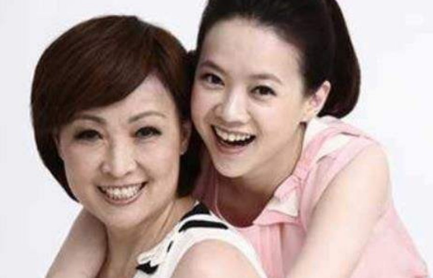 曾志伟第2任妻子病逝,原配嫁闺蜜儿子,今生活令人羡慕