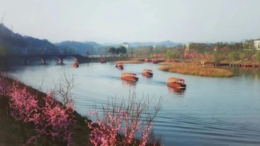 桃花山位于桃花源风景区东部.
