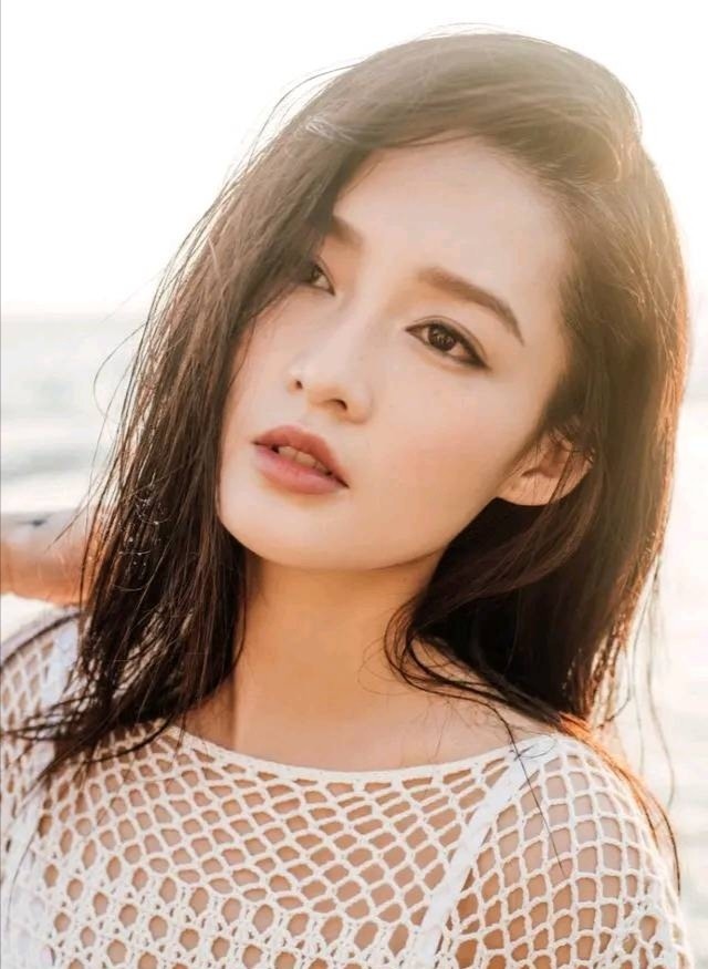 90后李沁,清纯美丽楚楚动人,女神的眼神好干净!