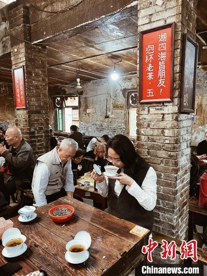 重庆交通茶馆:喝茶成年轻人新国潮