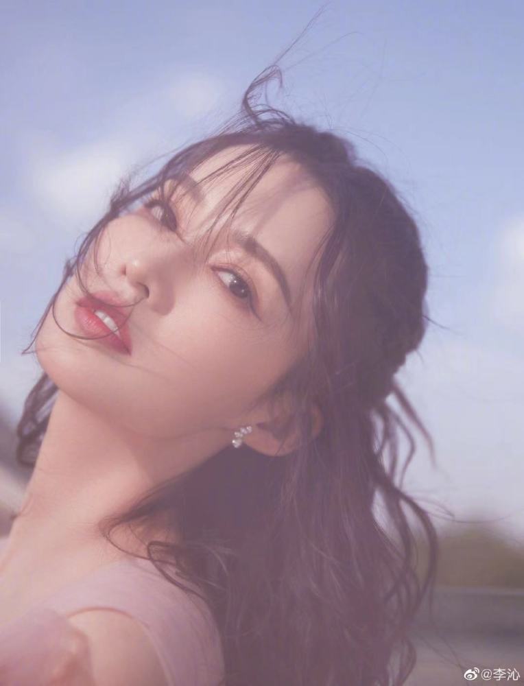 五四晚会女星造型鉴赏:李沁仙美,杨紫文艺,热巴梦幻,刘雨昕帅