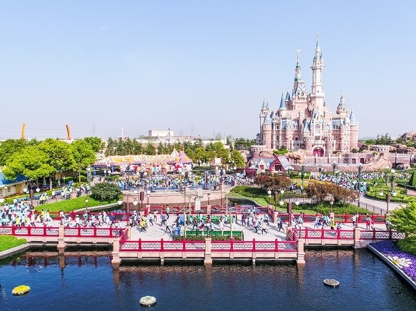 图说:上海迪士尼乐园成全国最热门景区