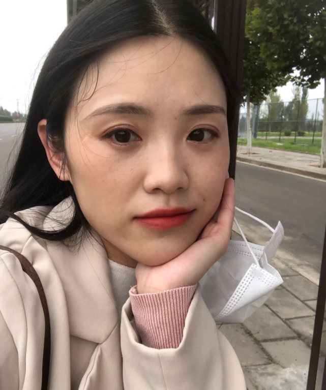 20岁的女生如果有这几个特征,看起来会很显老,就算占