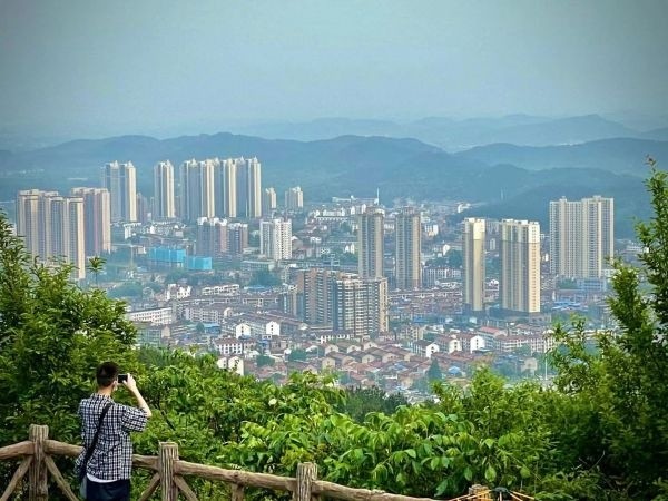 江夏八分山,俯瞰美景处