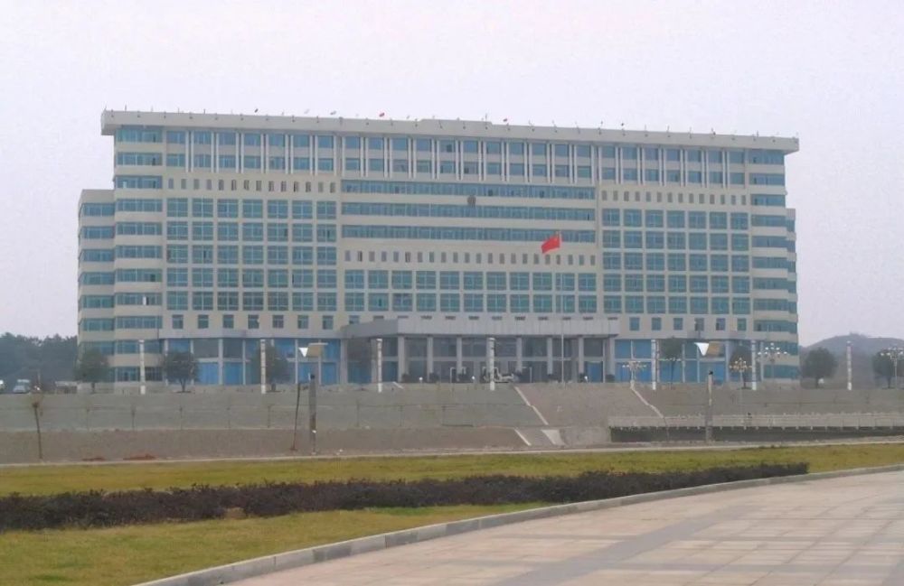 湖北省各地政府大楼对比/罗田男子被骗10万余元,警方28分钟追回
