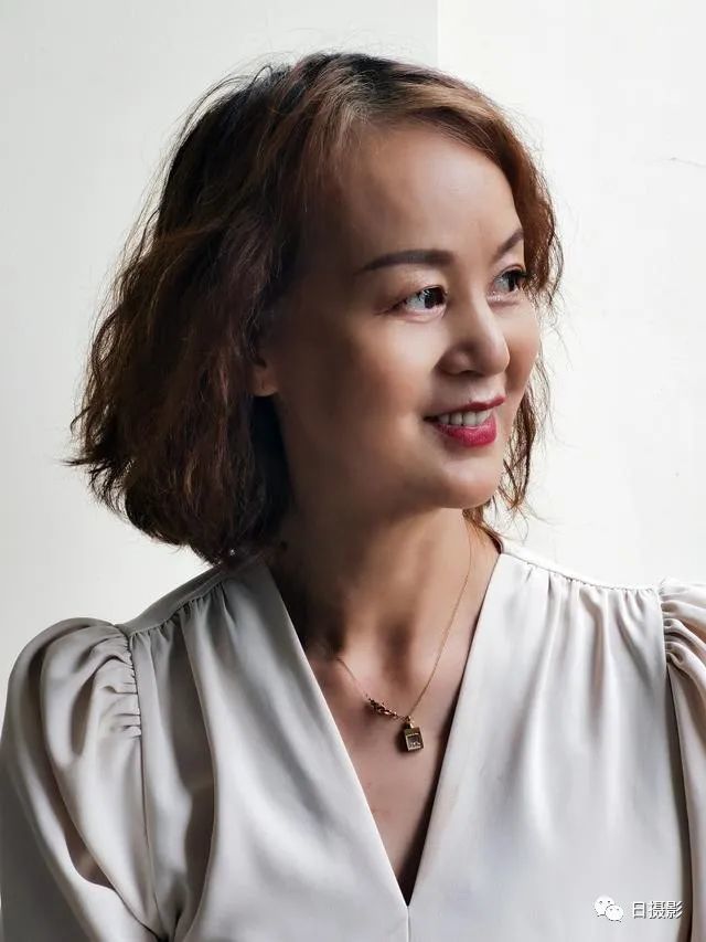 人像摄影摆姿,60岁左右中老年,如何摆pose最好,最自然