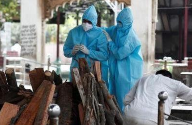 印度疫情三年死了多少人〖印度黑市一瓶氧气600美元〗