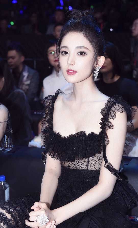 古力扎娜长得太完美了!这图片快收藏吧!