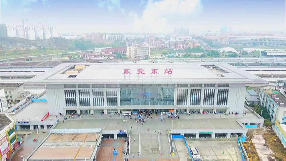 东莞东站聚贤山庄一个坐在阳台就能看到动物园和风景区的房子