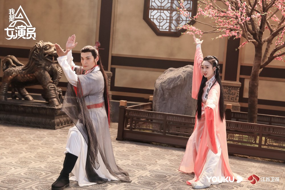隐藏的喜剧人!严屹宽《我是女演员》大跳魔性孔雀舞