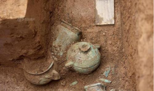 河南发现千年古墓,出土文物让人振奋,学者:我们领先世界2500年
