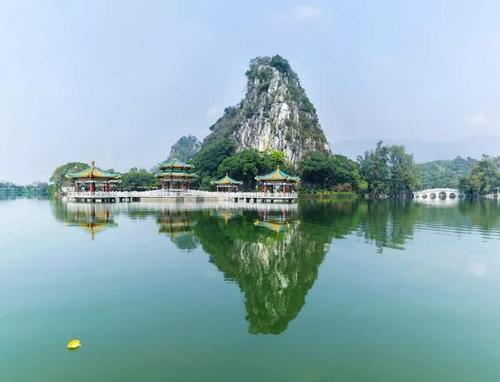 肇庆星湖风景名胜区,位于广东省肇庆市.是第一批重点风景名胜区.