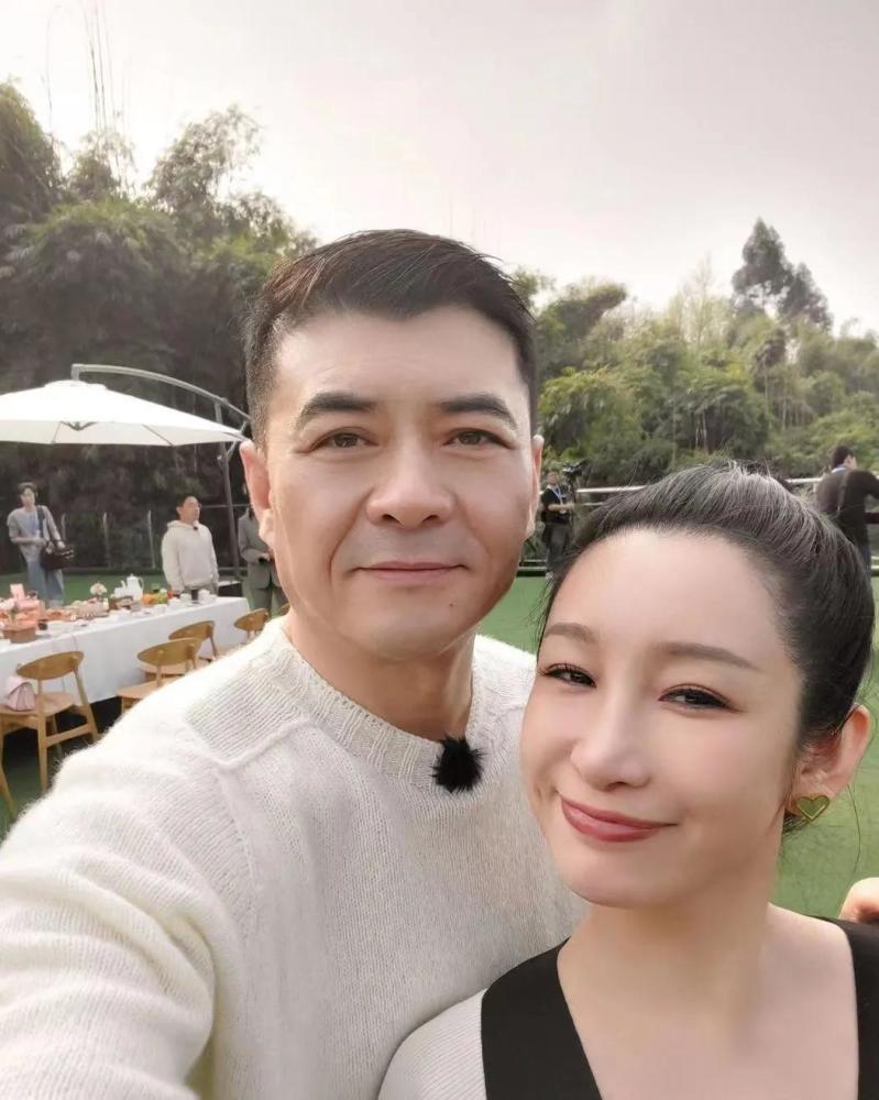 看到老公就走不动路求抱抱,女强人秦海璐的另一面是撒娇的小绵羊