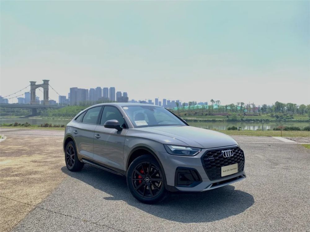 一汽奥迪q5l sportback 40tfsi上市特别版试驾:设计很