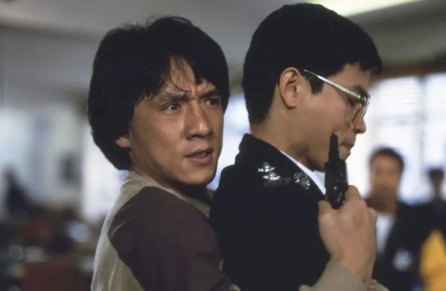 《警察故事:超级警察成龙12年从警长升到总督察,上司已是总警司