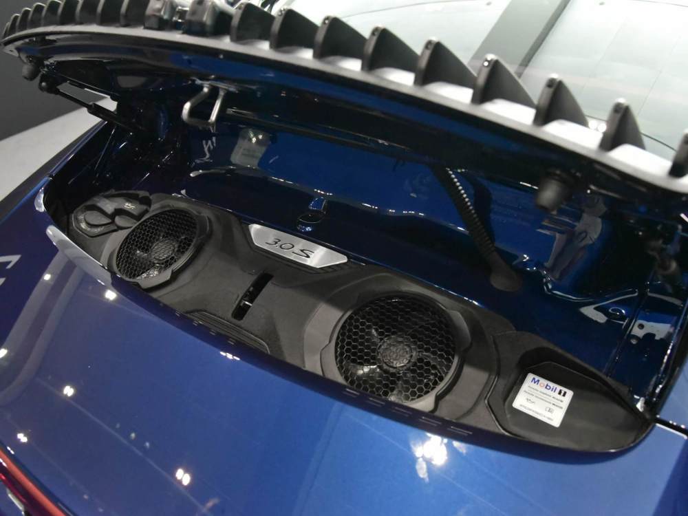 3.0t六缸的德系进口跑车,变速箱很好用,实拍保时捷911