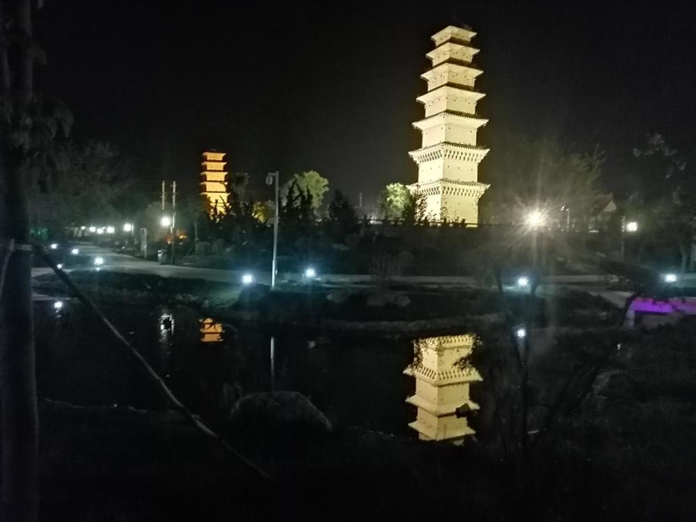 临猗双塔公园,原称妙道寺 【对双塔的思考】 巍巍耸立已千年,见证