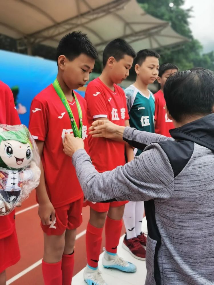 双双夺冠伍家少年太给力了