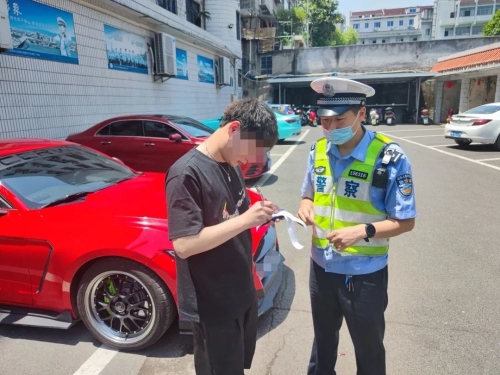 东阳交警一天查获19辆非法改装车