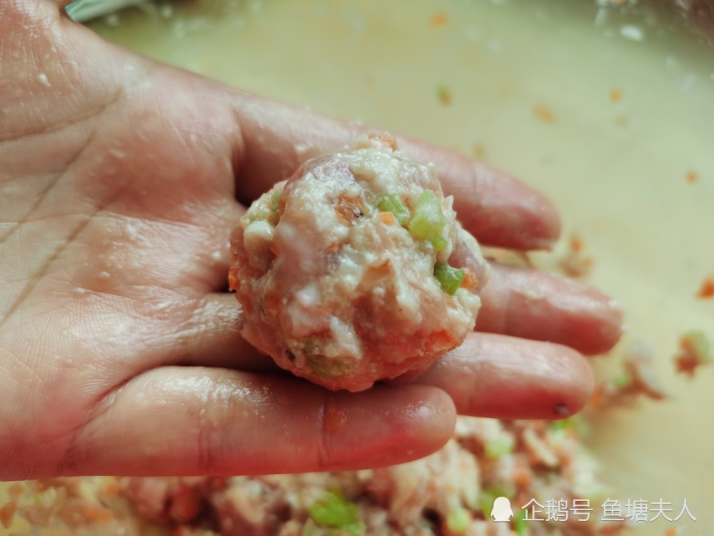 莲藕糯米丸子这样做,蒸的更好吃更健康