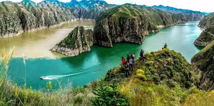 3,龙担真马动物群化石点在中国甘肃省的临夏盆地,地处青藏高原与黄土