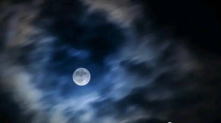 公元1110年,发生一件十分诡异的事情:月球神秘消失,星星照旧亮
