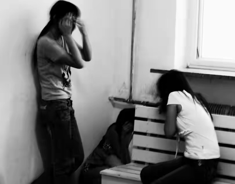 她与8个男人有感情纠葛,被邻居引诱染上毒品,死刑时要求穿白衣