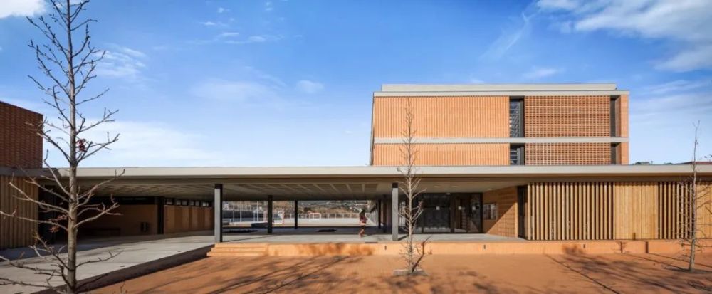 中小学建筑设计:西班牙 aimerigue 学院/案例