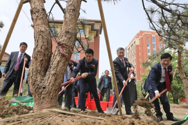 徐计连参加太原理工大学建校119周年校庆大会并出席"沁源林"捐赠仪式