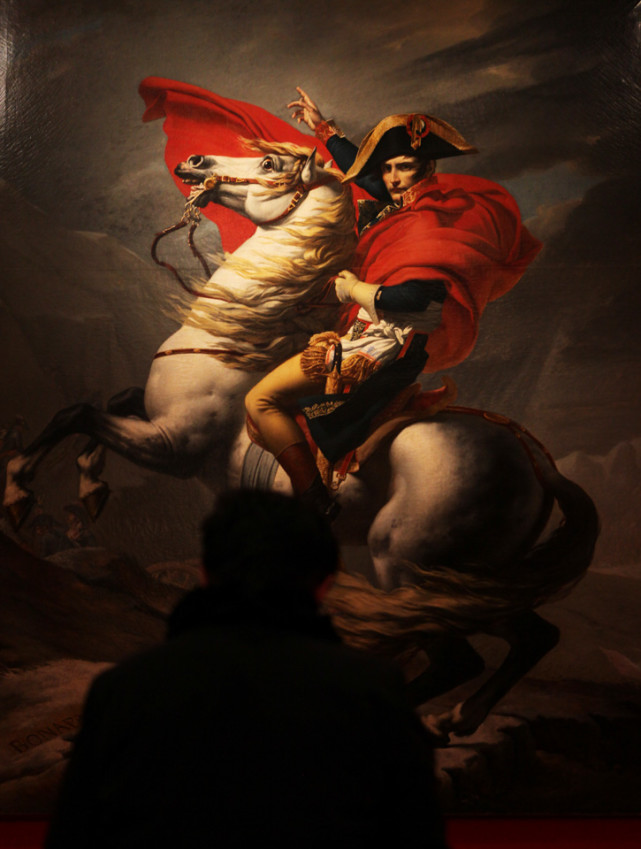 这是《跨越阿尔卑斯山圣伯纳隘道的拿破仑》油画.