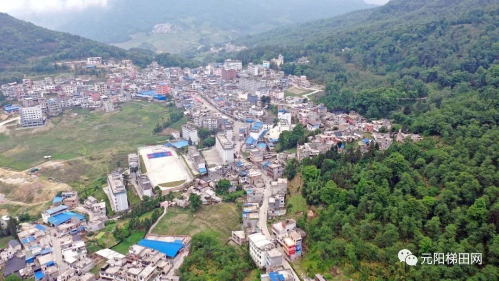 小新街乡位于元阳东部,距县城南沙 84 公里,东与逢春岭乡相邻,南靠