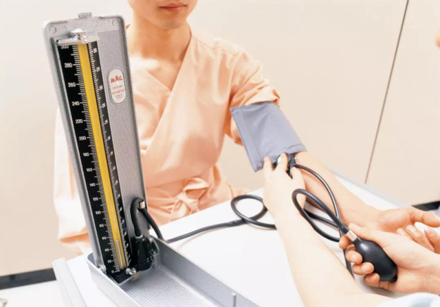 一:若想要正确地测量血压,这两件事情要做好 1:选择适合自己的血压计
