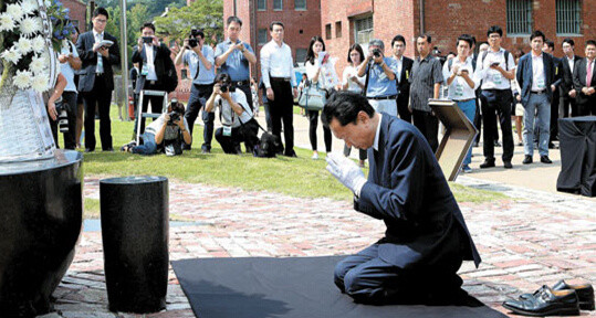 最清醒的日本首相,为南京大屠杀下跪道歉,被日本人骂"卖国贼"_腾讯