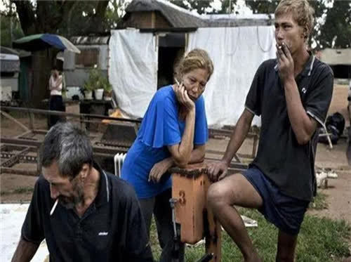 常听说的美国"红脖子"白人,其实比黑人还惨,曾被强制绝育53年