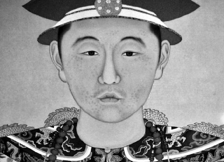 青年康熙画像,脸上可以清晰看到天花留下的斑点.